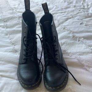 DOC MARTENS (worn once)